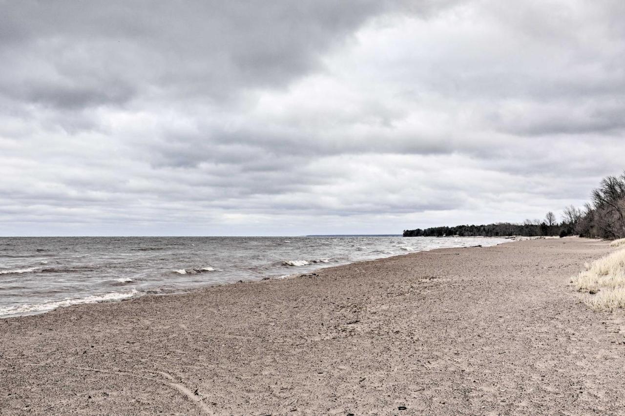 Walk To Lake Superior Ontonagon Home With Fire Pit! Ngoại thất bức ảnh
